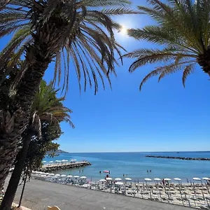 Da Mariella - Vacanze Con Terrazzo In Centro Sanremo